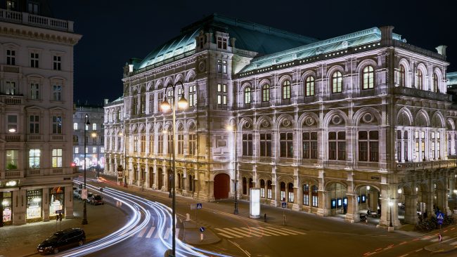 lights-streets-and-building-in-vienna-austria